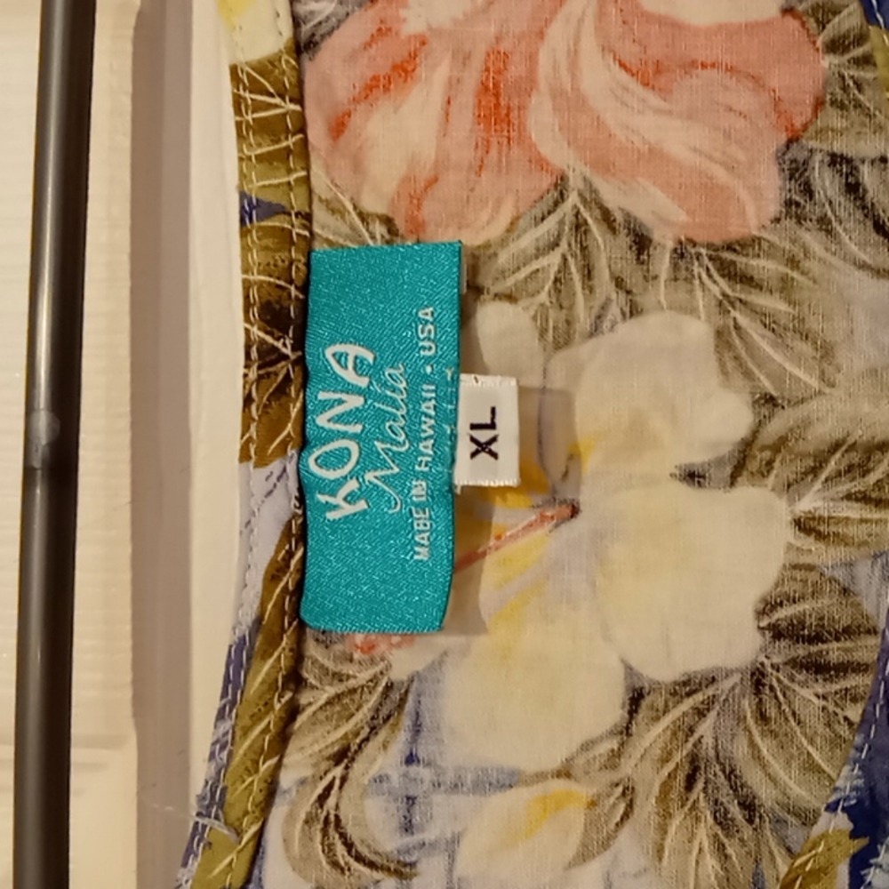 Kona Malia Hawaiian dress XL but runs small - Picture 4 of 6